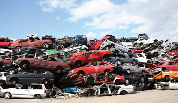 tow truck collecting junk car in Melbourne